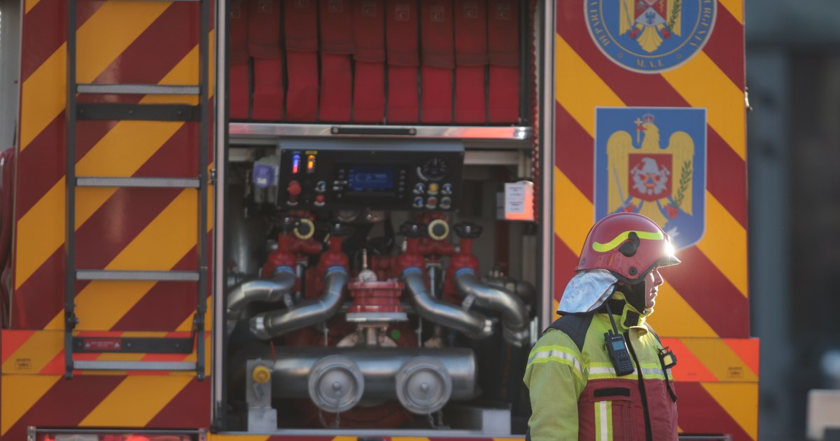 Explozie urmată de incendiu într-un bloc din Timișoara: trei răniți și 43 de persoane evacuate