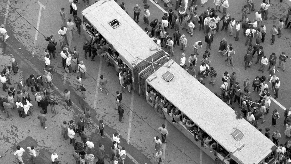 Expoziție cu documente declasificate despre Mineriadă, la București, în acest weekend