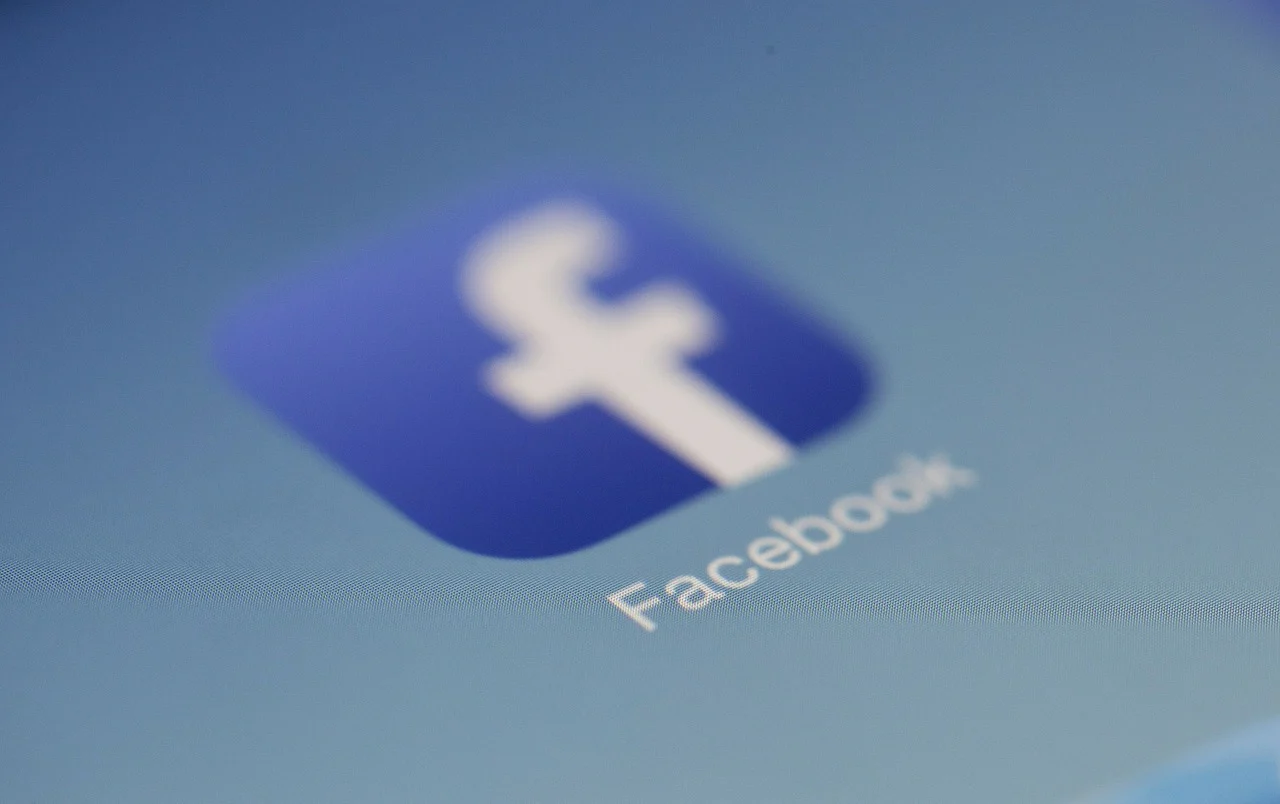 Facebook și Instagram au picat global. Utilizatorii din România, afectați vineri după-amiază