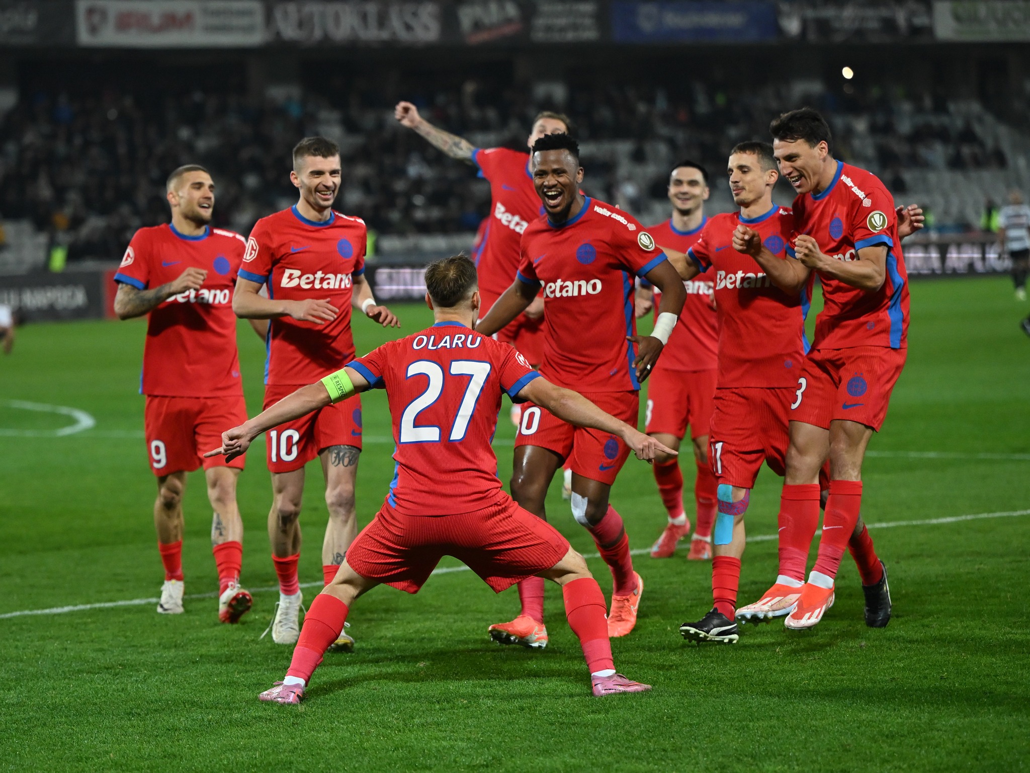 FCSB a bătut palma cu un fundaș dreapta din Franța pentru noul sezon