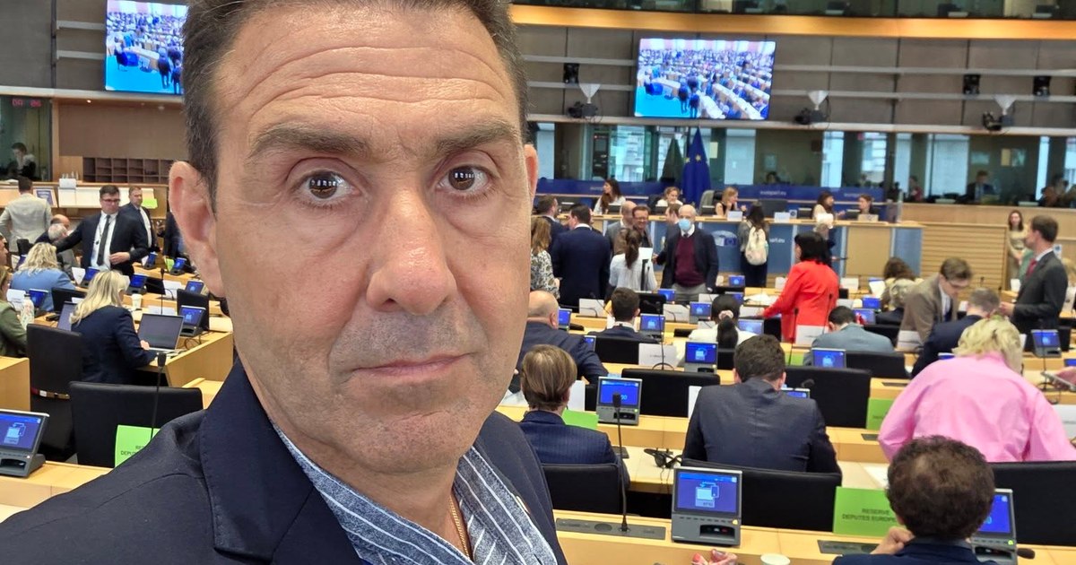 Fostul general italian Vannacci, căsătorit cu o româncă, lansează partidul extremist „Futuro Nazionale” și amenință poziția premierului Meloni