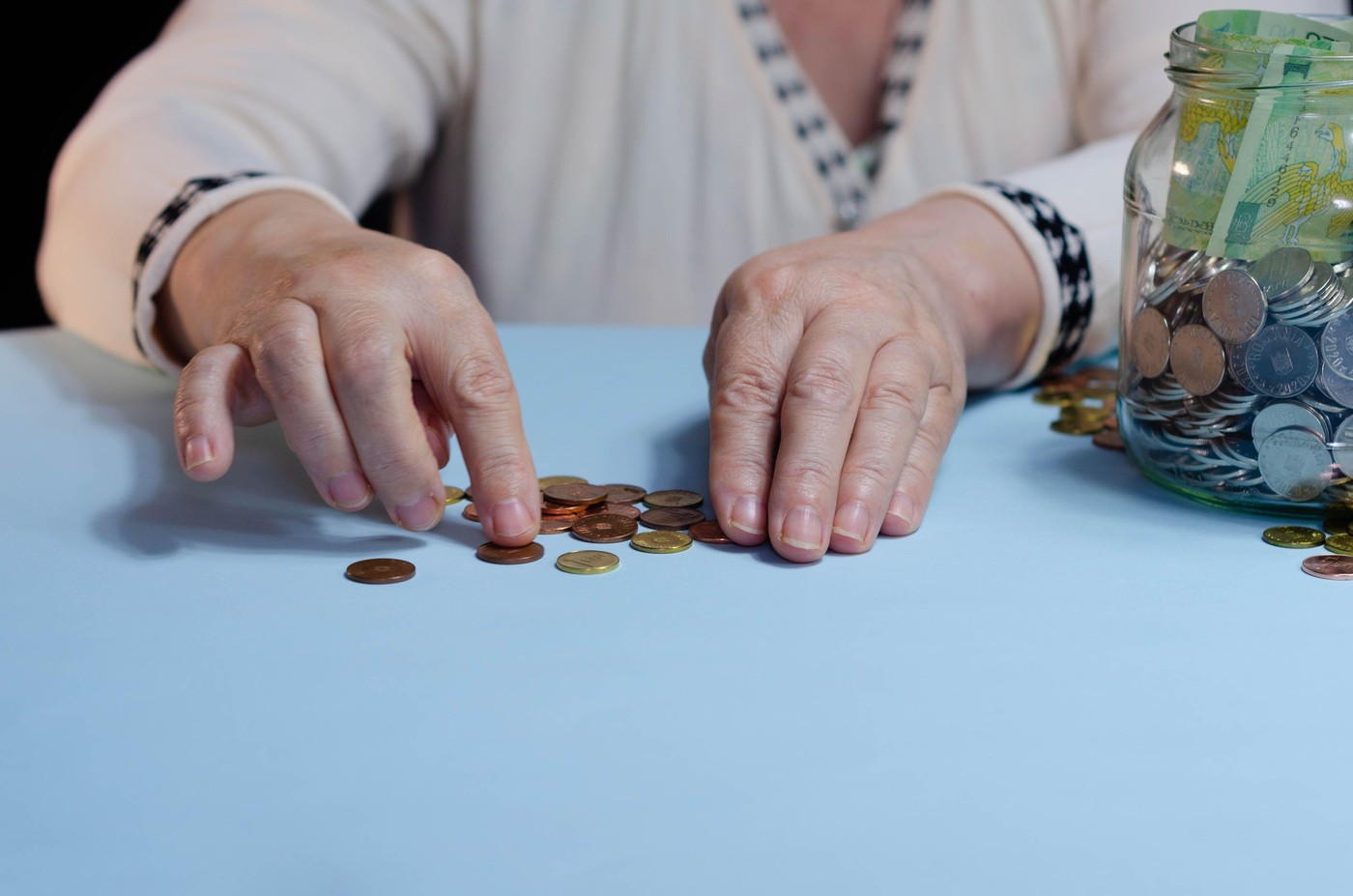 Greșeli financiare grave după 40 de ani: lipsa economiilor și creditarea excesivă