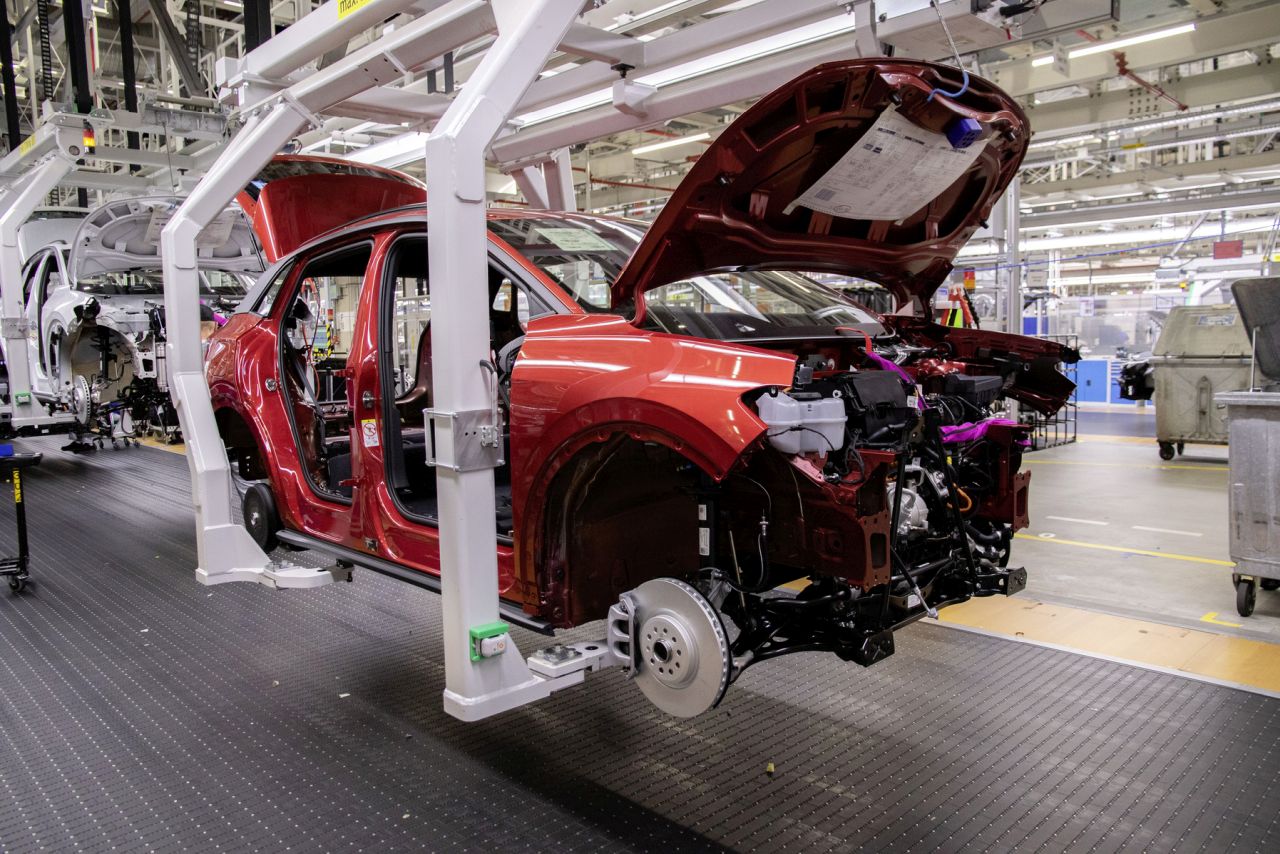 Guvernul german intervine pentru a preveni închiderea a patru fabrici Volkswagen și concedierea a 100.000 de angajați