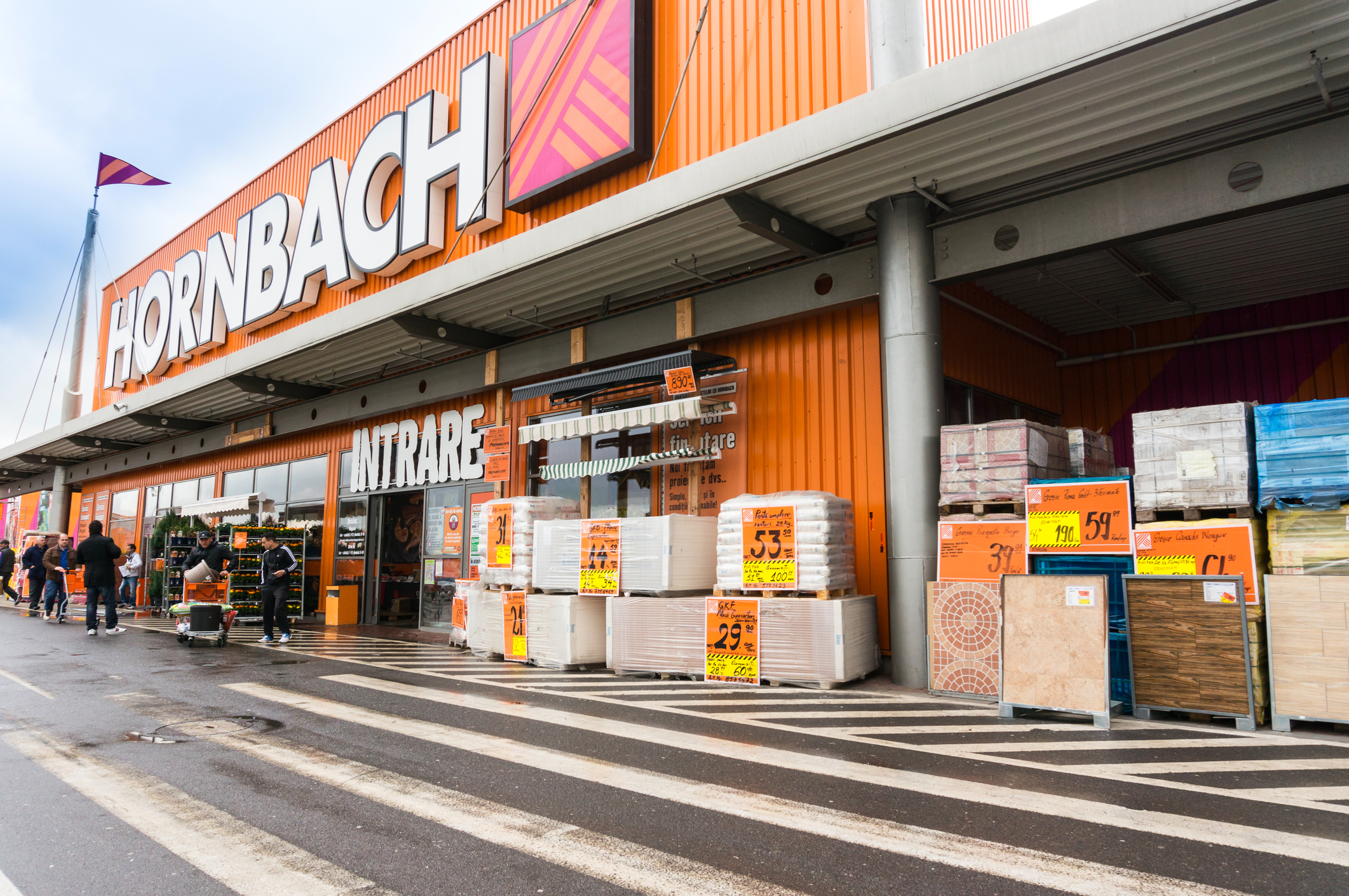 Hornbach înregistrează vânzări record la nivel global, dar scade în România din cauza taxelor