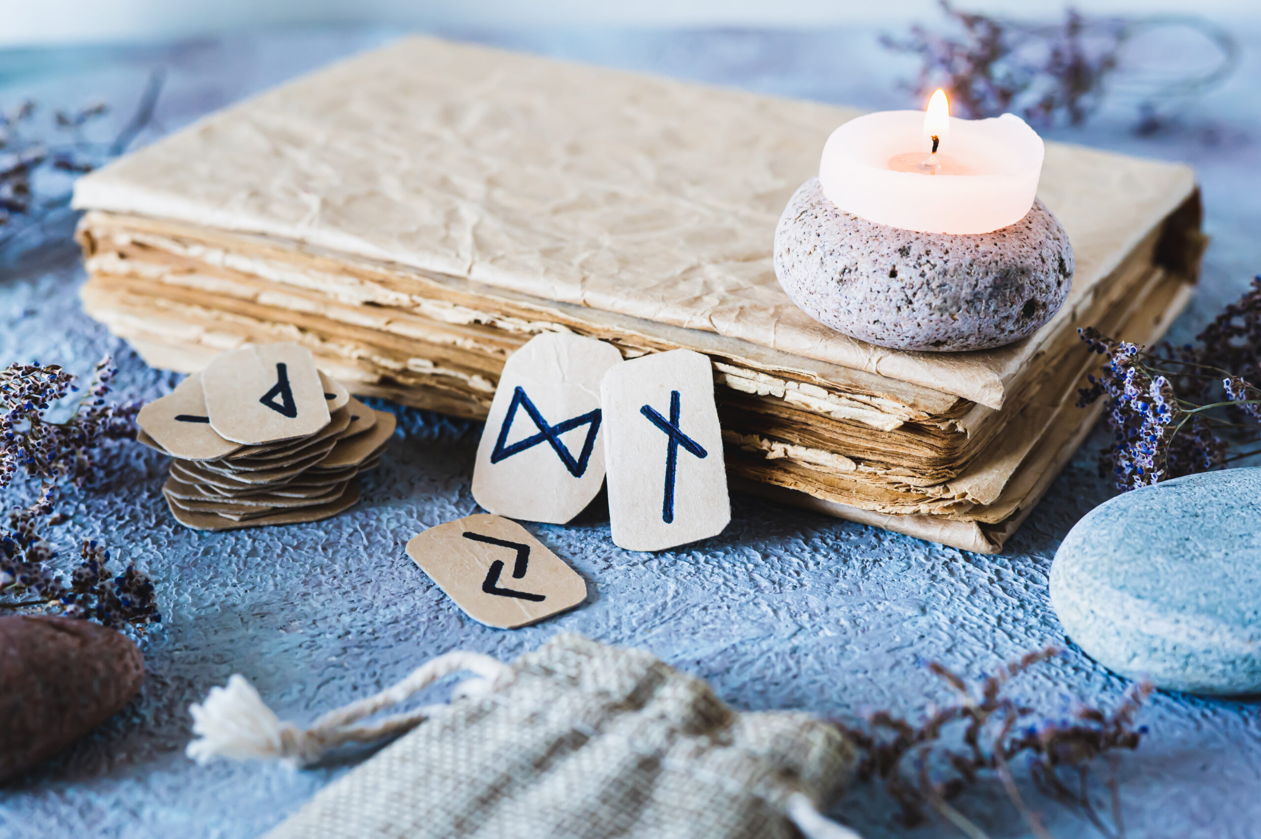 Horoscop rune 9 iunie 2026: Othala aduce prosperitate financiară prin ordinea în casă și familie