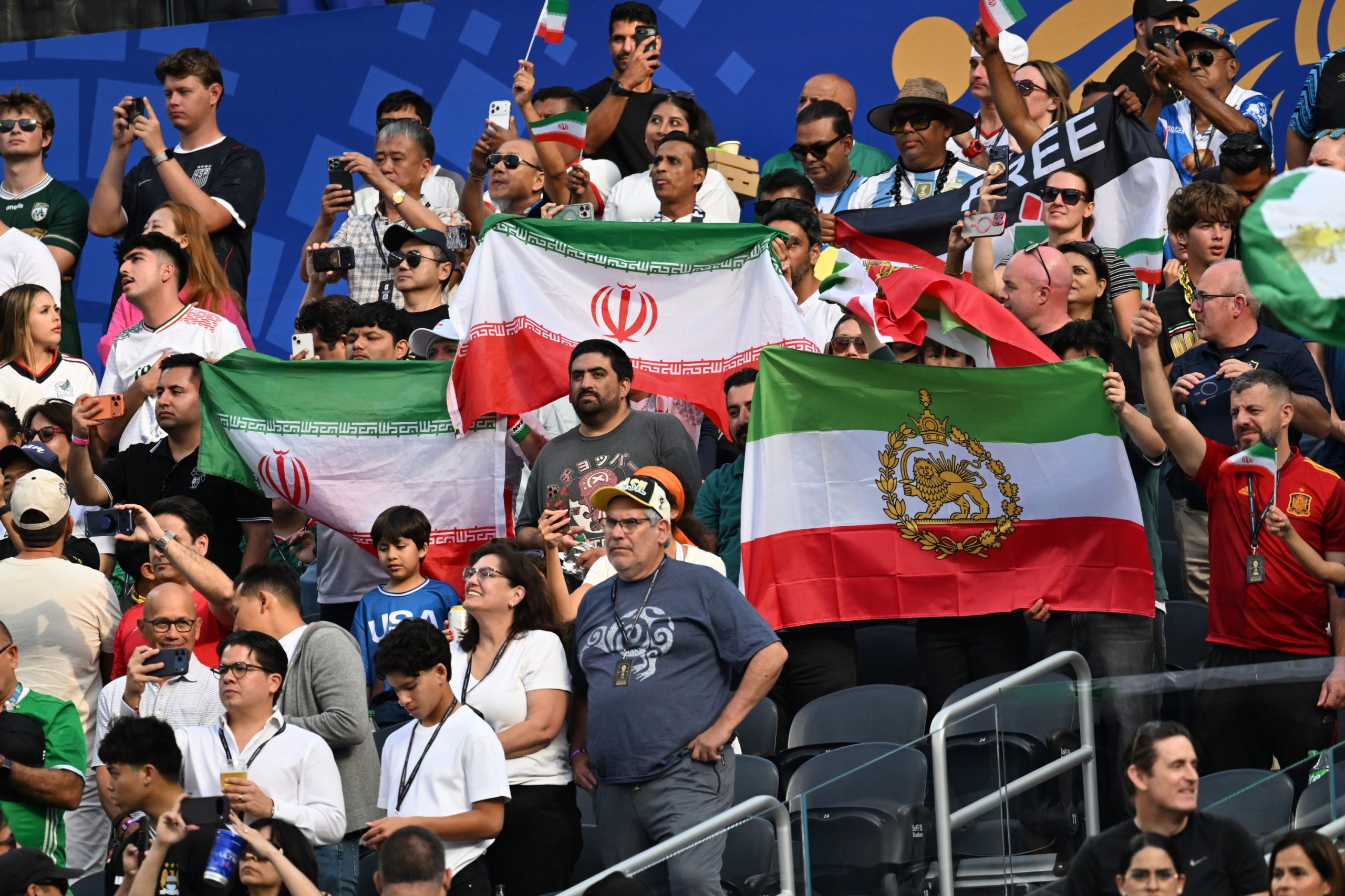 Huiduieli și steaguri interzise la meciul Iran - Noua Zeelandă de la Cupa Mondială