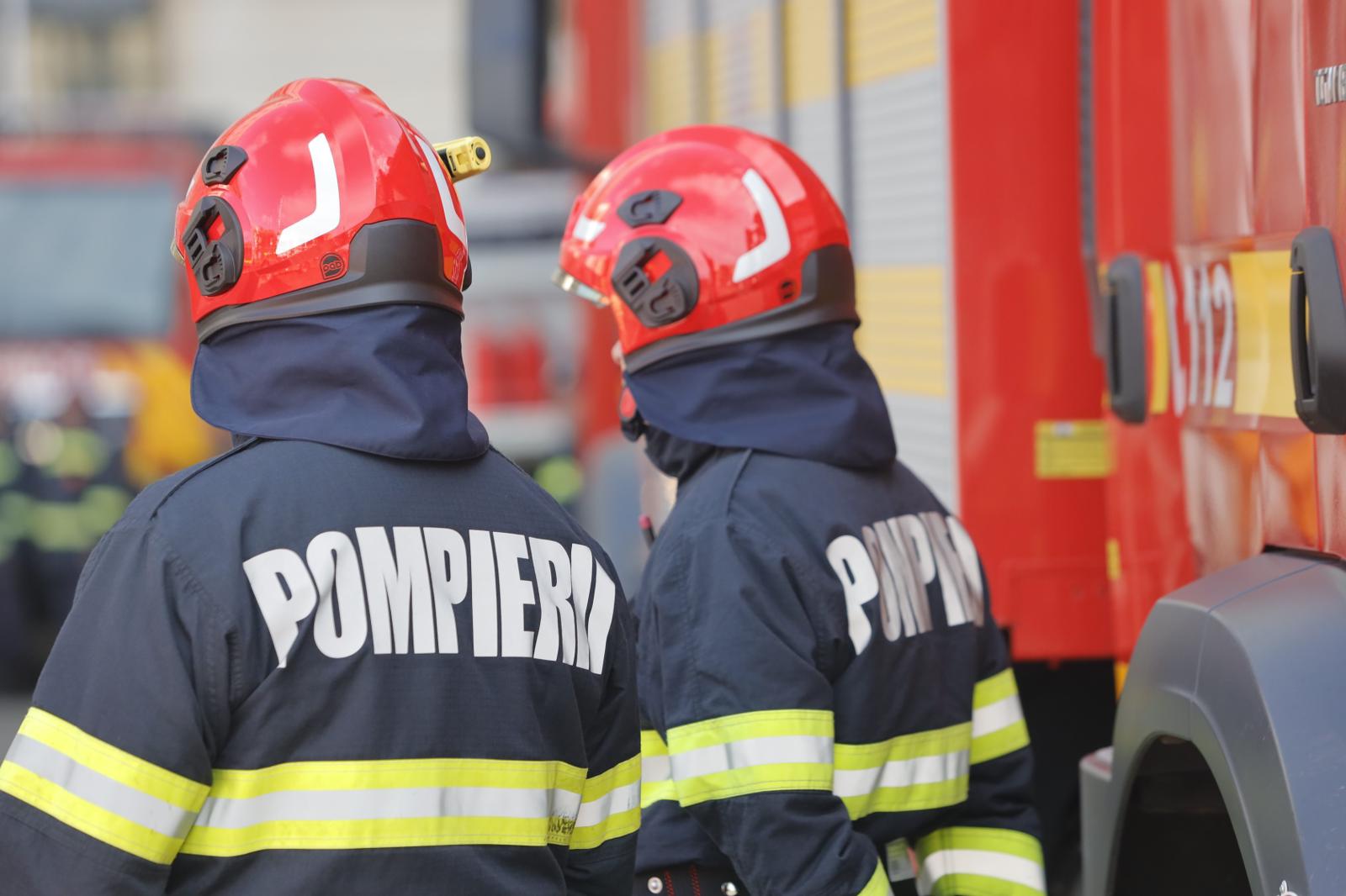 Incendiu la un depozit de fier vechi din Portul Agigea. Mesaj Ro-Alert emis pentru degajări de fum