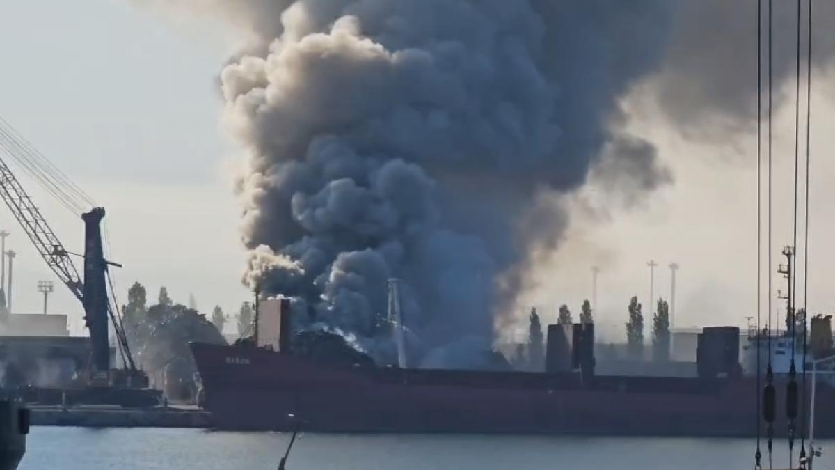 Incendiu puternic în Portul Agigea, degajări de fum. Mesaj Ro-Alert emis, fără victime