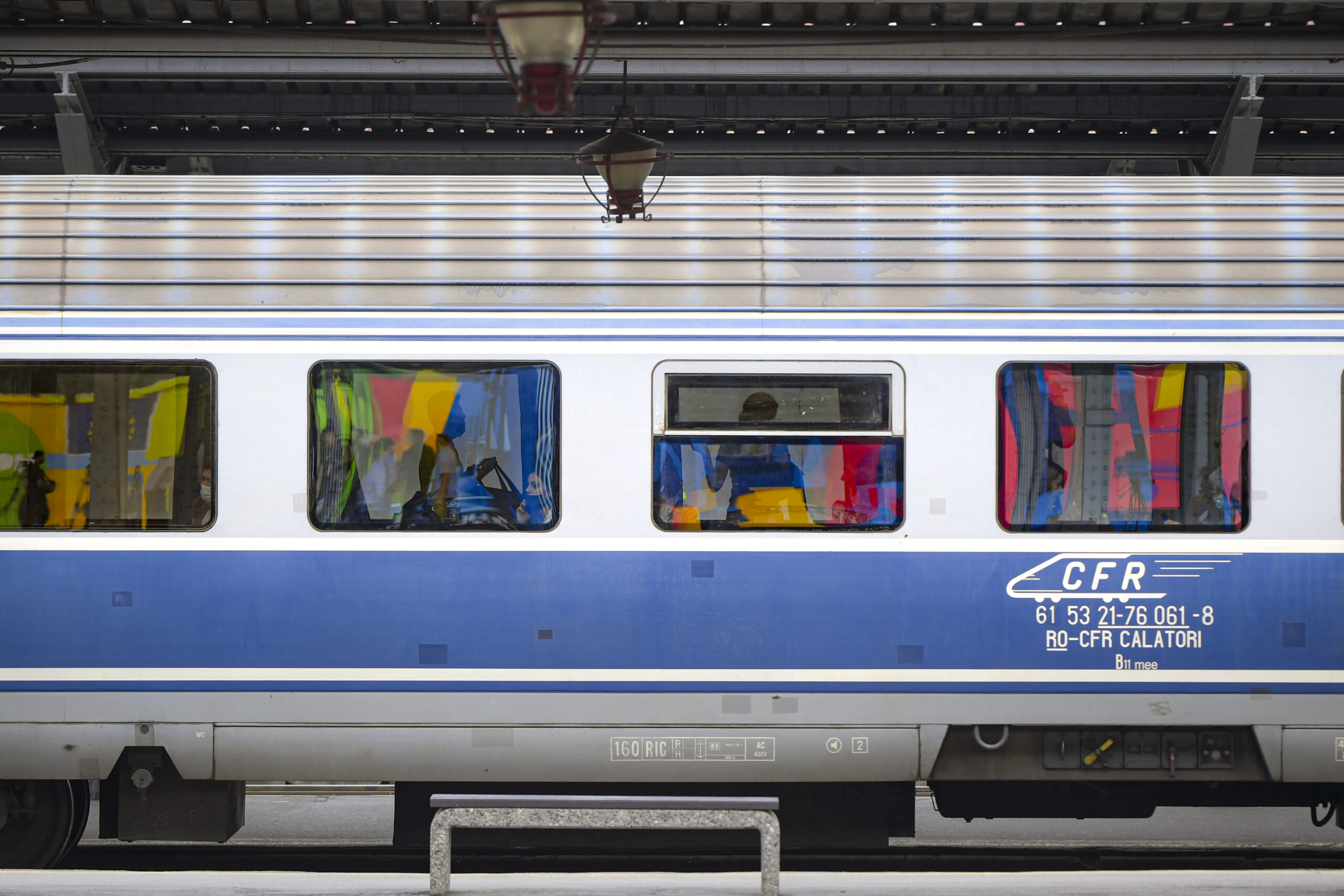 Întârzieri de peste 4 ore la trenuri în plină caniculă. Un tren Craiova-București a întârziat 260 de minute