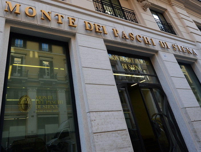 Intesa Sanpaolo face ofertă de 30,6 miliarde euro pentru preluarea Monte dei Paschi di Siena