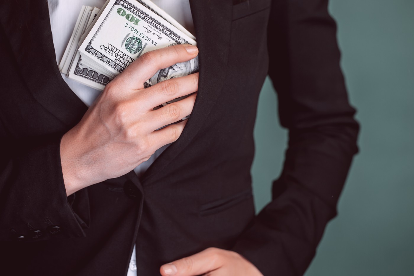 Investitorul care a câștigat 900% în criza din 2008 avertizează asupra unei noi „bombe” de 1,8 trilioane de dolari în asigurări