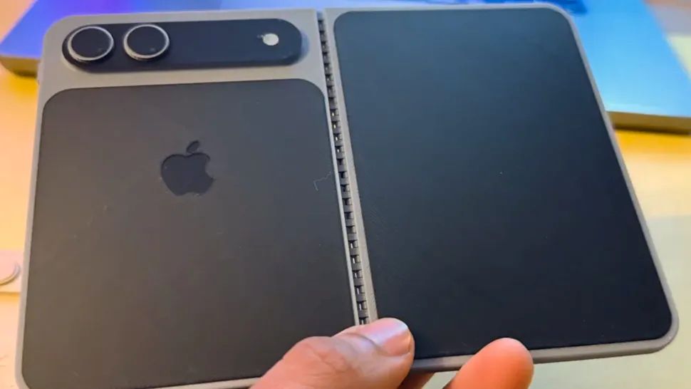 iPhone Ultra: primele imagini detaliate cu telefonul pliabil Apple, disponibil doar în alb la lansare