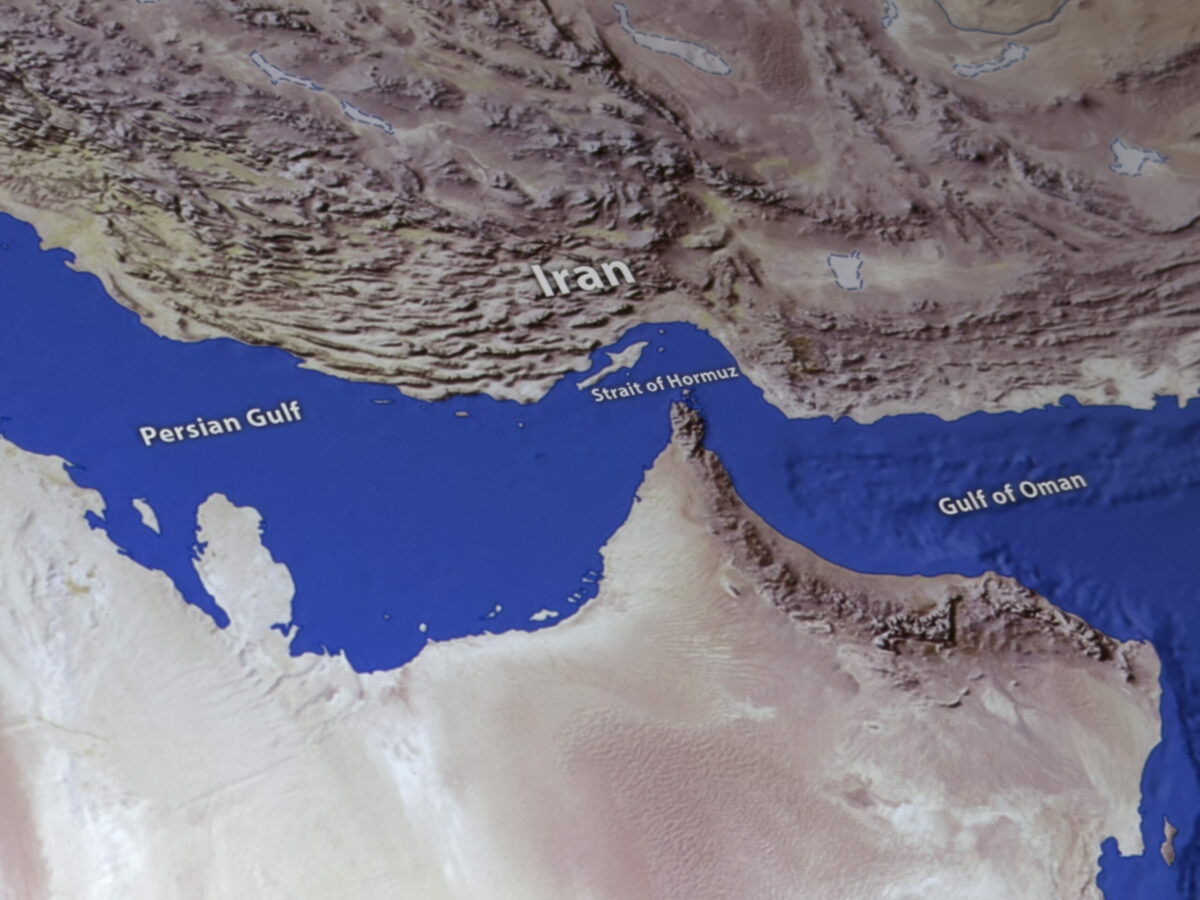 Iranul amenință că va bloca strâmtoarea Bab el-Mandeb, la fel ca Ormuz