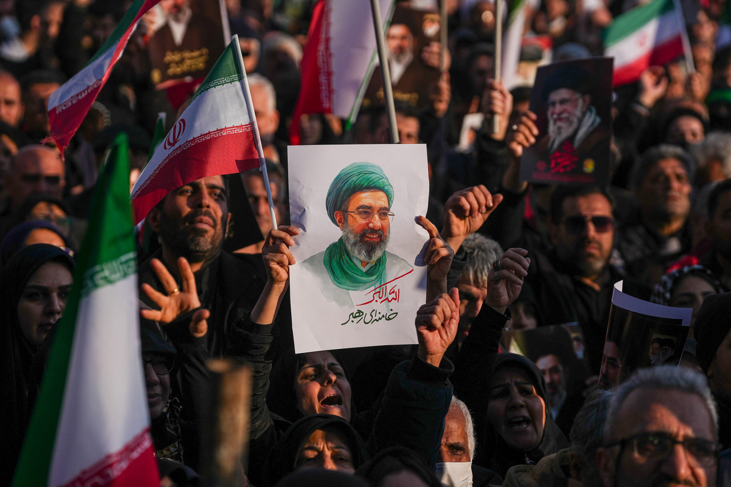 Iranul evită colapsul economic în ciuda inflației de 77% și sancțiunilor, potrivit Bloomberg