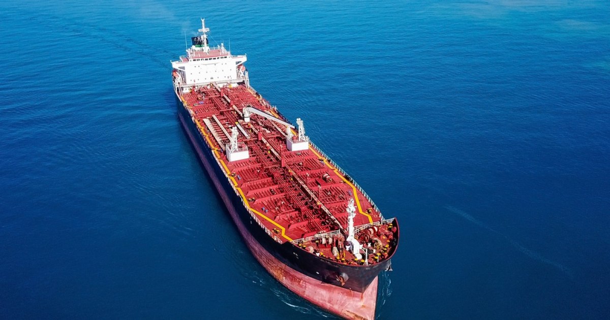 Iranul reia exporturile de petrol: trei petroliere au ieșit din blocada SUA