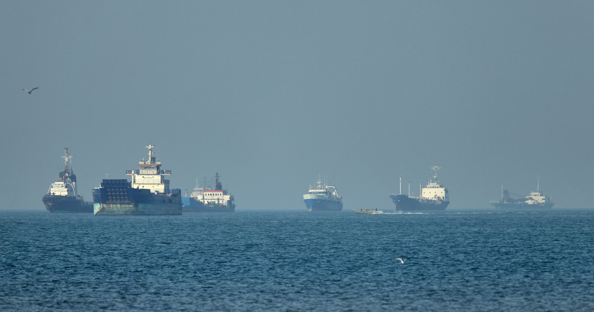 Iranul reia presiunea asupra Strâmtorii Ormuz: trecerea sigură doar cu coordonare cu Teheranul
