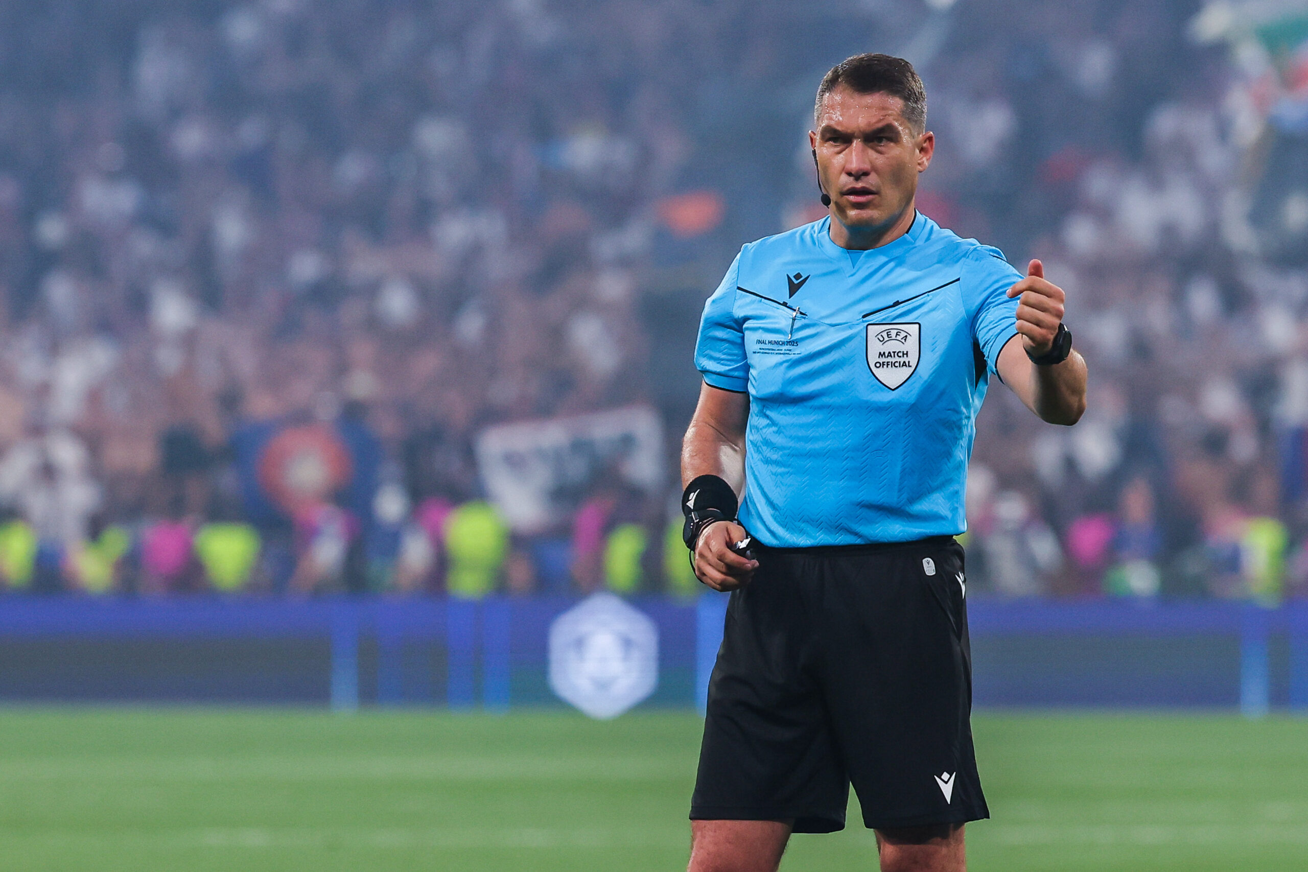 Istvan Kovacs arbitrează meciul 1000 din istoria Cupei Mondiale