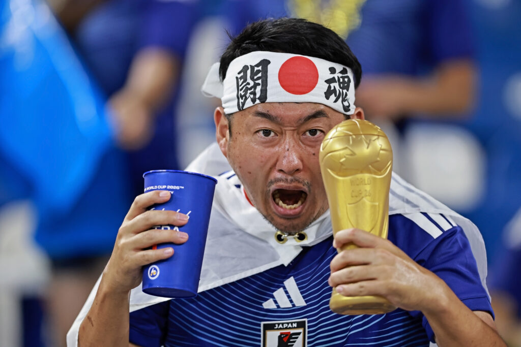 Japonia se califică în optimi la Mondial după 1-1 cu Suedia. Olanda câștigă grupa