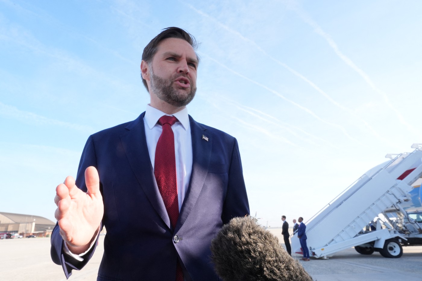 JD Vance anulează deplasarea în Elveția pentru negocierile cu Iranul; incertitudine privind acordul de pace
