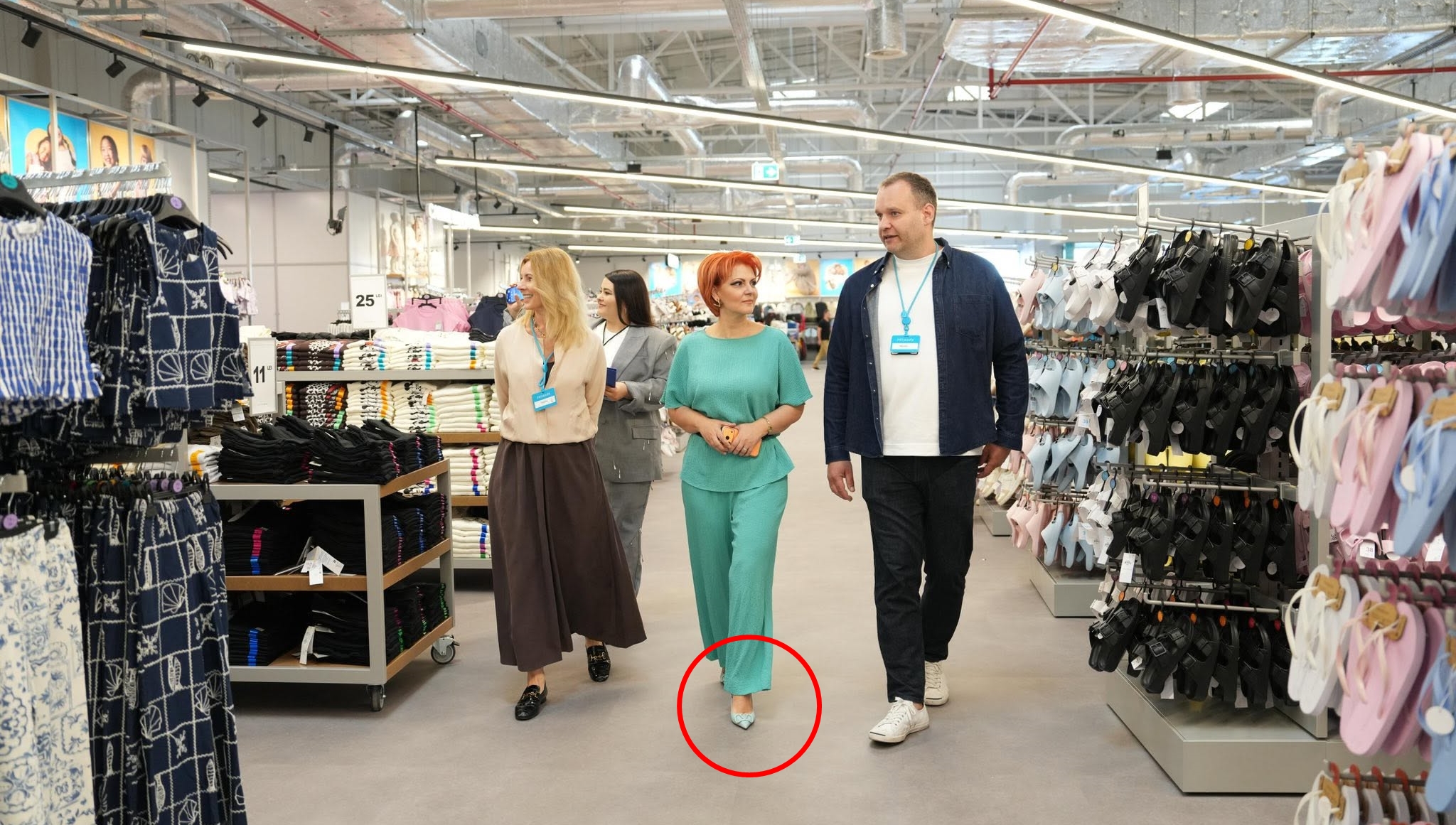Lia Olguța Vasilescu, criticată pentru pantofi de 890 de euro la inaugurarea Primark. Mîndruță: „Sfânta Inadecvare!”