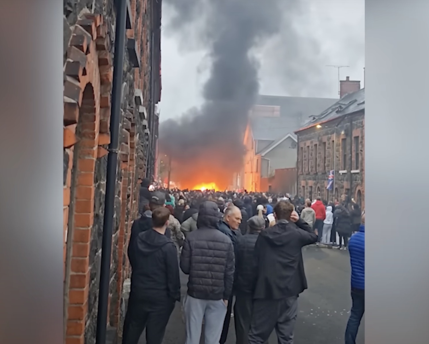 MAE: 41 de români, printre care 17 minori, au primit asistență consulară în urma violențelor din Irlanda de Nord