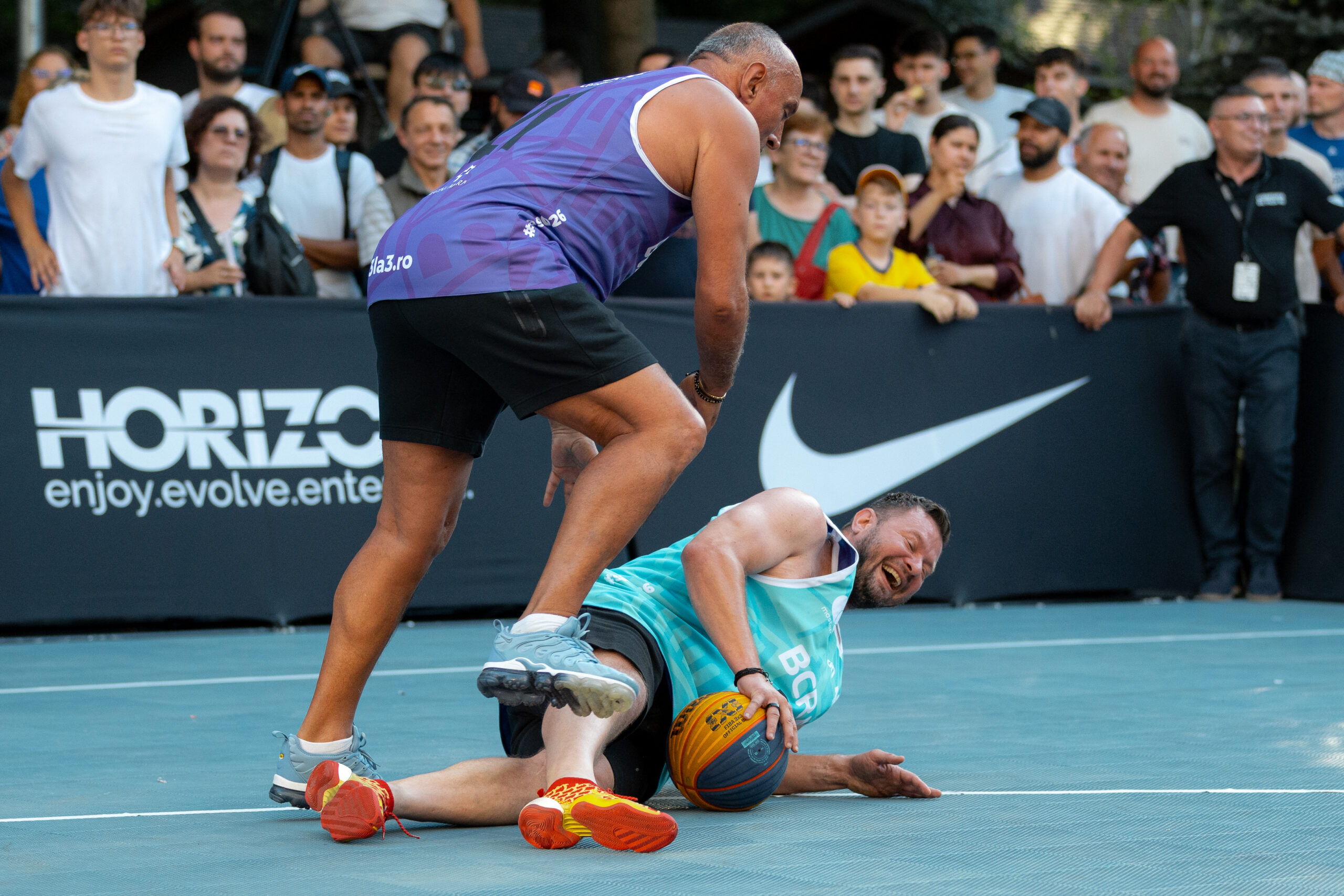 Marius Niculae, pus la podea de Florin Prunea la un meci demonstrativ de baschet 3x3