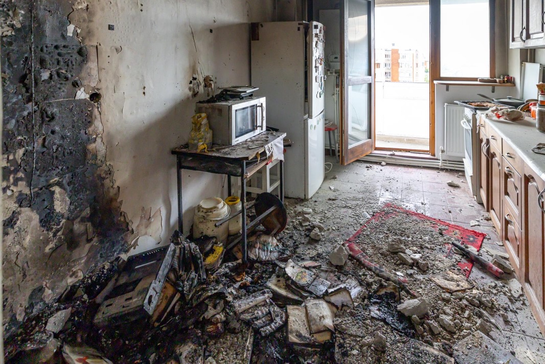 Mărturia femeii rănite de explozia dronei rusești la Galați: „Ardea holul, era o flamă mare”