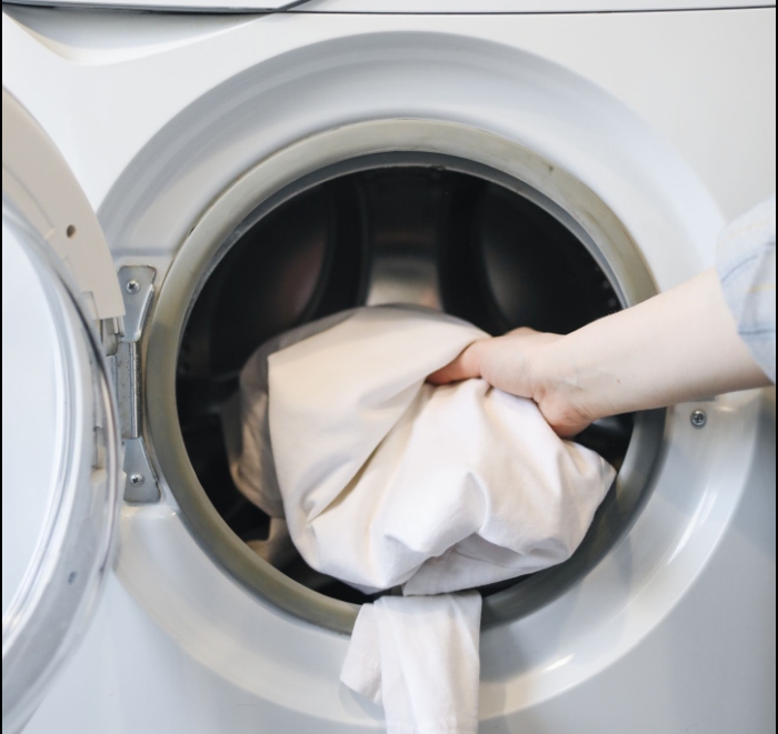 Medicul britanic: temperatura de 40°C la spălarea hainelor este ineficientă