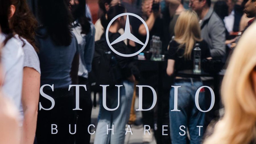 Mercedes-Benz Studio Bucharest: Expoziție cu modele clasice și tehnologii noi la MARe