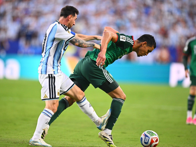 Messi scrie istorie la Cupa Mondială cu un hat-trick, dar scapă de sancțiune după o intrare controversată