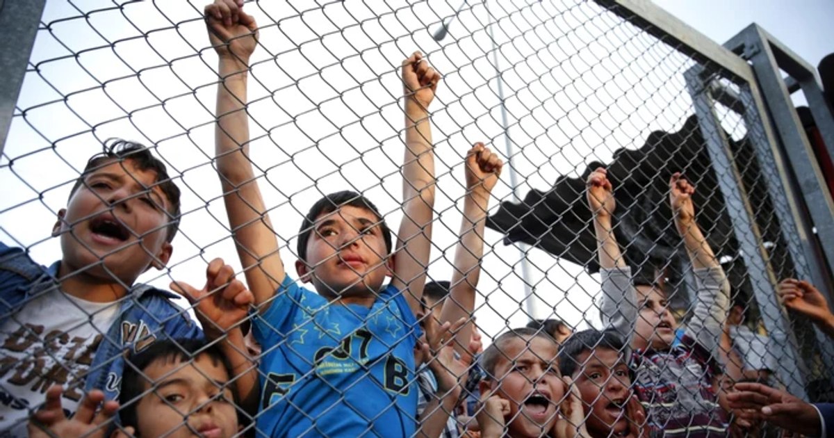 Ministerul de Interne al Marii Britanii trimite scrisori copiilor migranților, cerându-le să părăsească țara