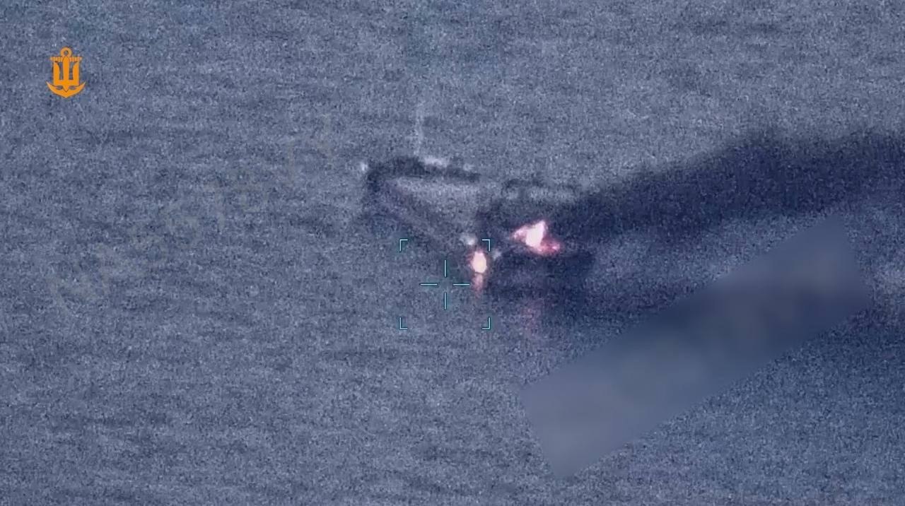 Navă de marfă atacată cu dronă rusească în Marea Neagră: un mort și opt salvați