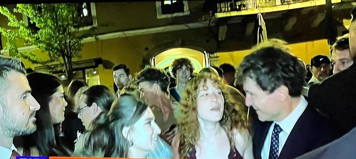 Nicușor Dan, baie de mulțime la Cluj în plină criză politică, după eșecul guvernului Veștea