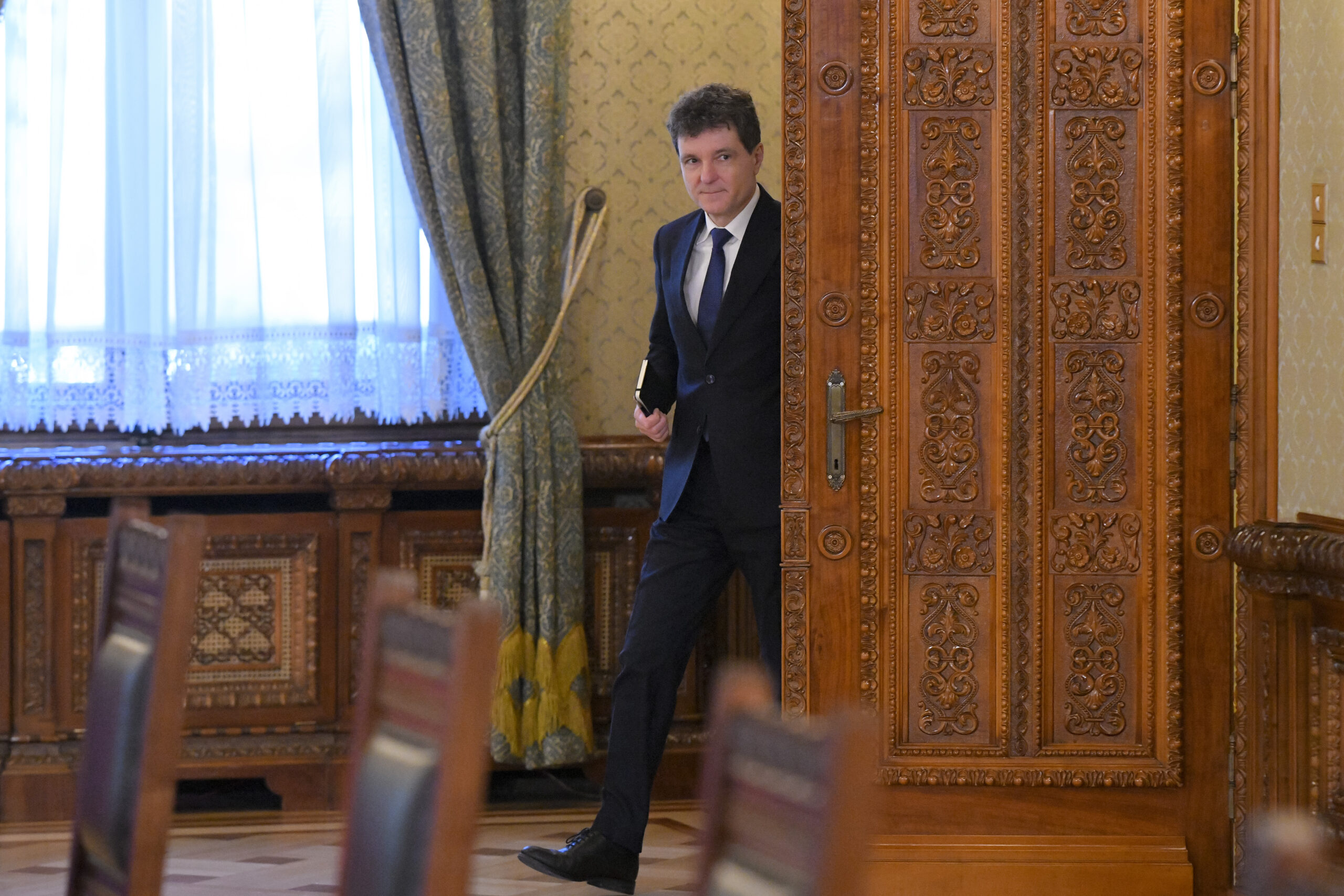 Nicușor Dan declanșează consultări după eșecul cu Veștea; PNL exclude puciștii, PSD decide asupra guvernării