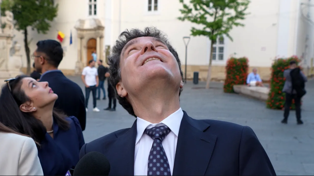 Nicușor Dan, distras de un elicopter în timp ce vorbea despre desemnarea premierului. Imaginile au devenit virale