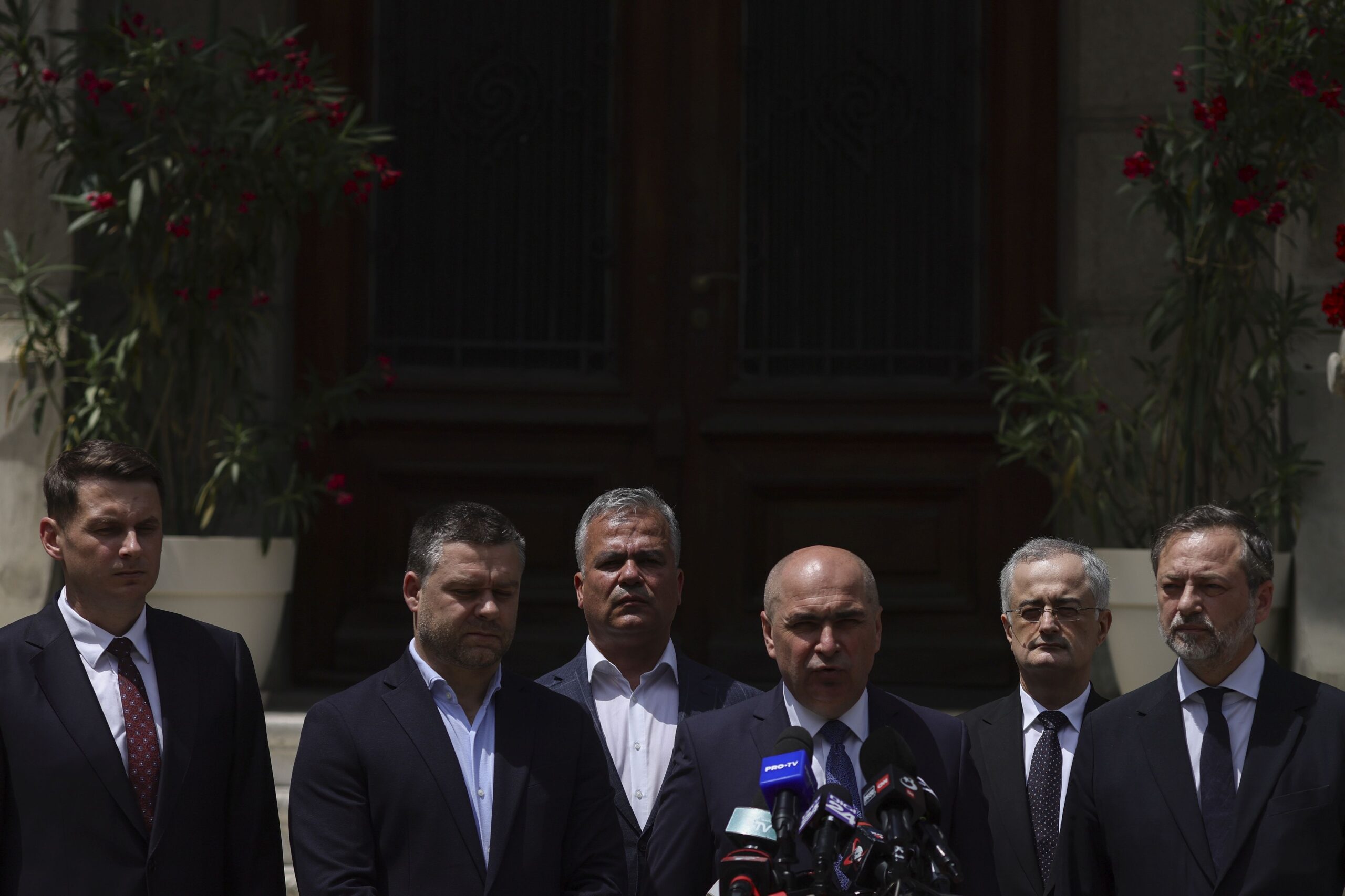Nominalizarea lui Adrian Veștea pentru funcția de premier provoacă reacții dure în PNL. Se cere excluderea sa din partid