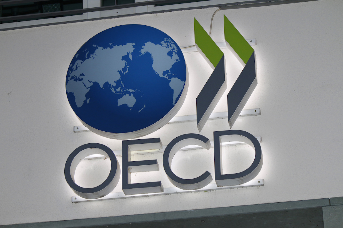 OCDE: Economia României se va contracta cu 0,1% în 2026, urmată de o creștere de 2,5% în 2027