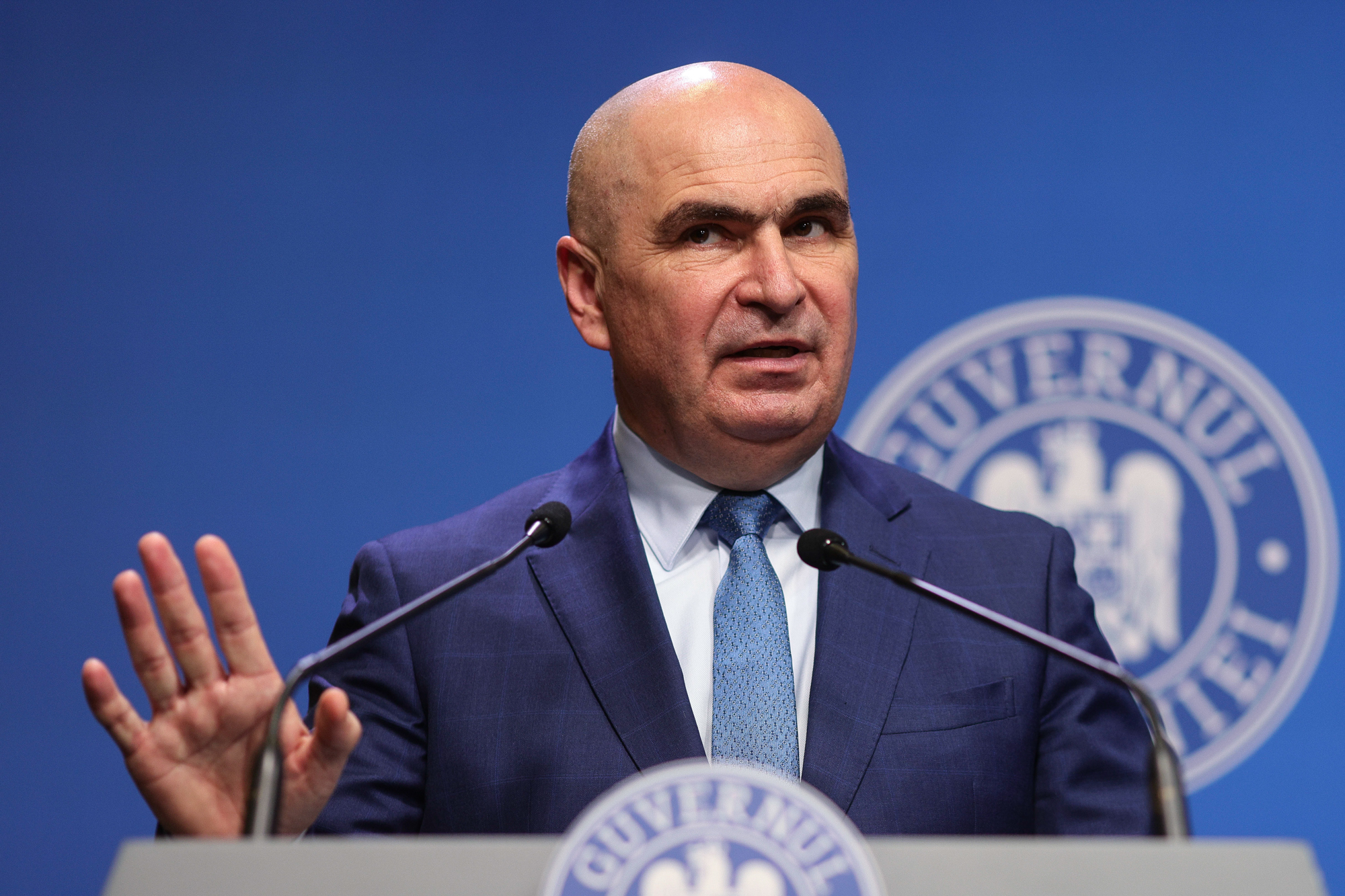 Om de afaceri: Guvernul se plânge de lipsa companiilor românești de succes, dar face concurență nedreaptă