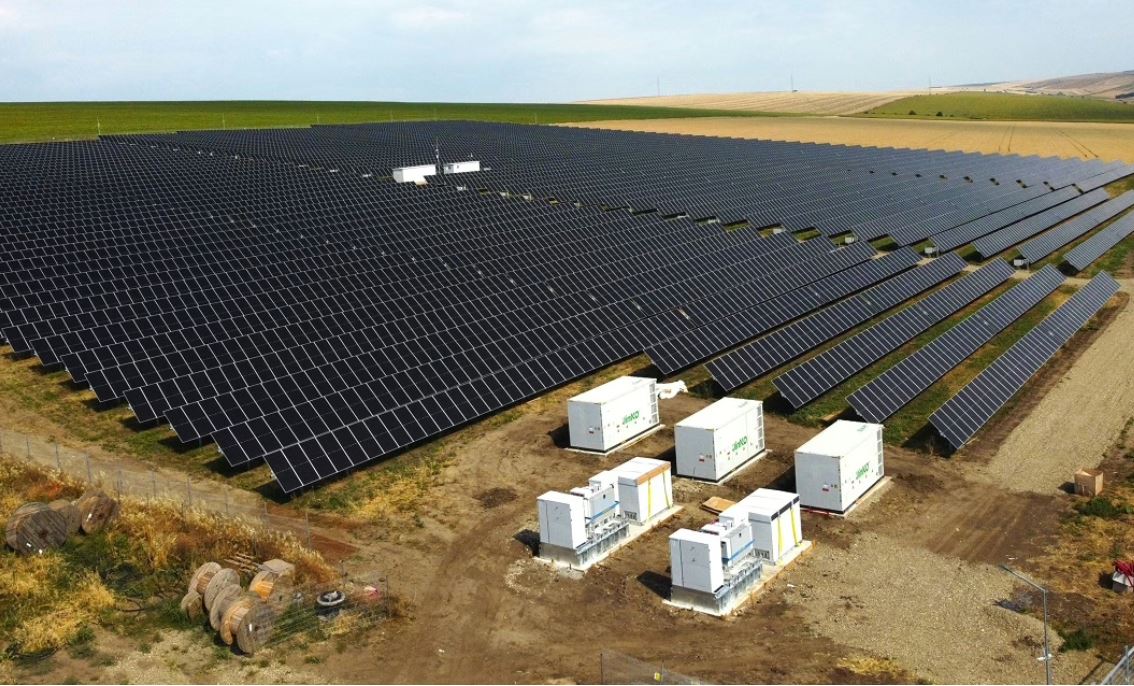 OMV Petrom investește 300 mil. euro într-un parc fotovoltaic cu stocare în Bulgaria, parteneriat cu Enery