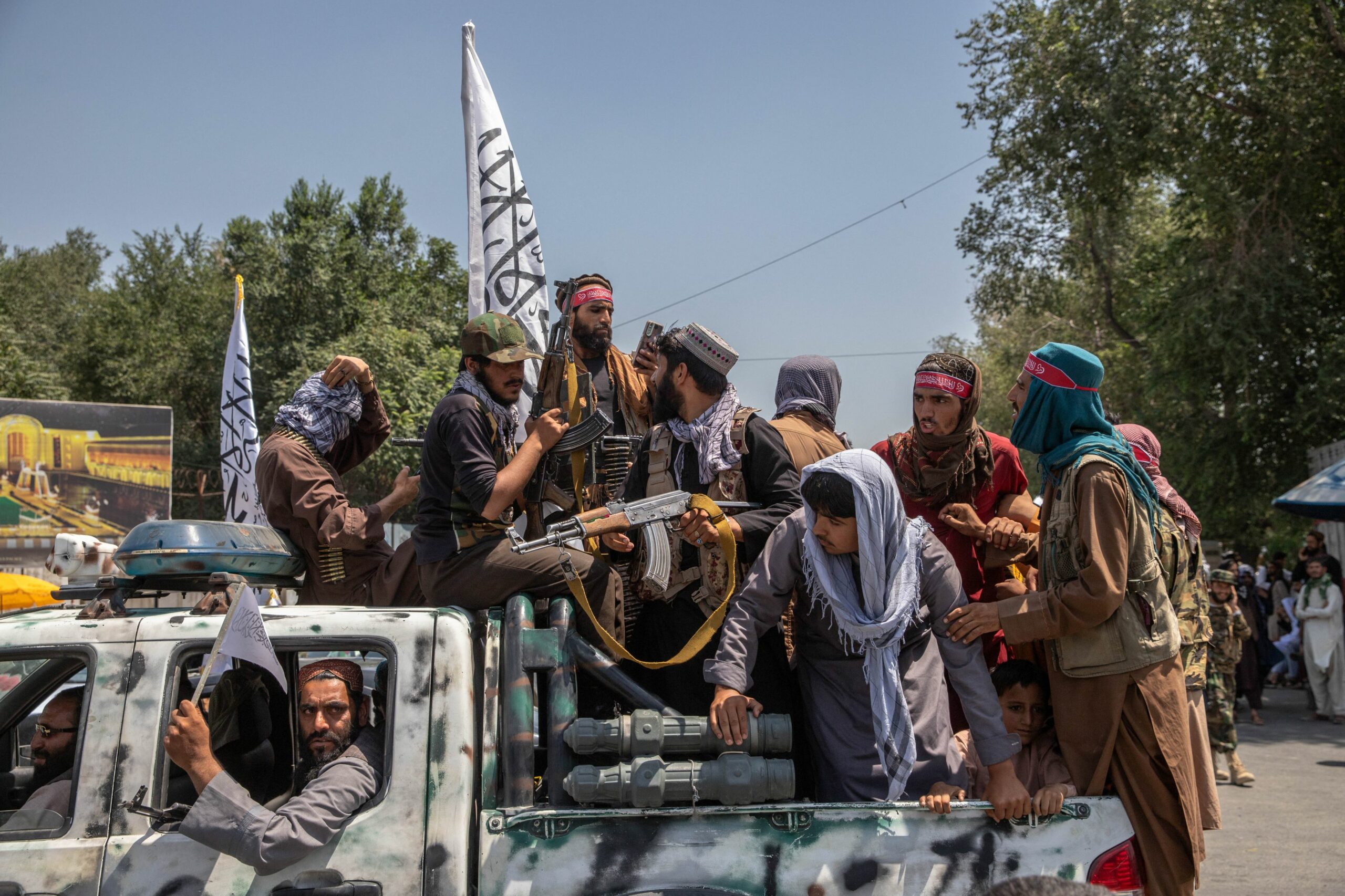 ONU prelungește misiunea în Afganistan și cere talibanilor să oprească represiunea femeilor