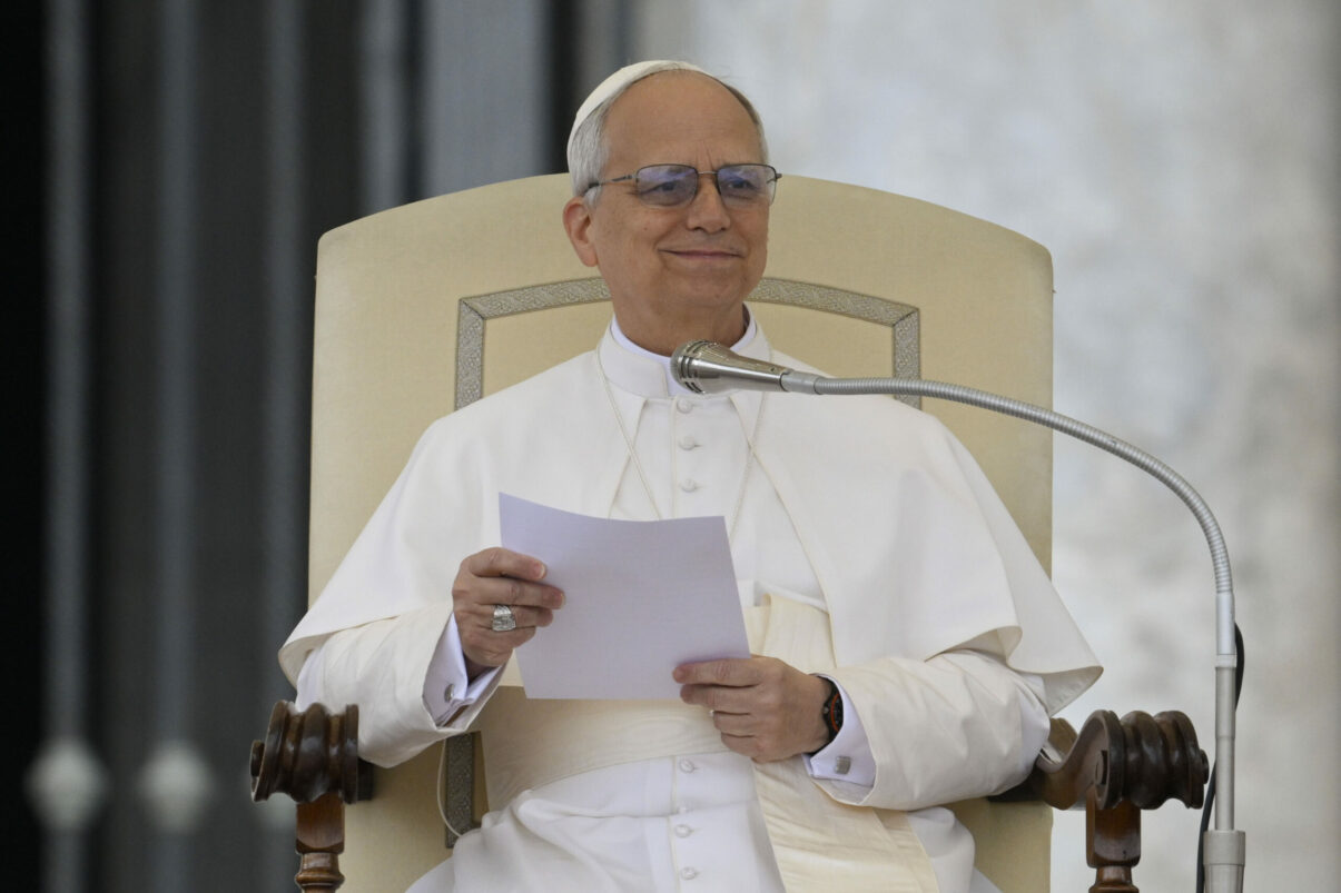 Papa Leon al XIV-lea a plecat cu avionul regelui Spaniei după o defecțiune tehnică în Insulele Canare