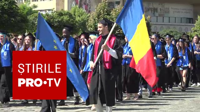 Parada absolvenților la Alba Iulia: Mii de tineri au marcat finalul studiilor în Cetatea Alba Carolina