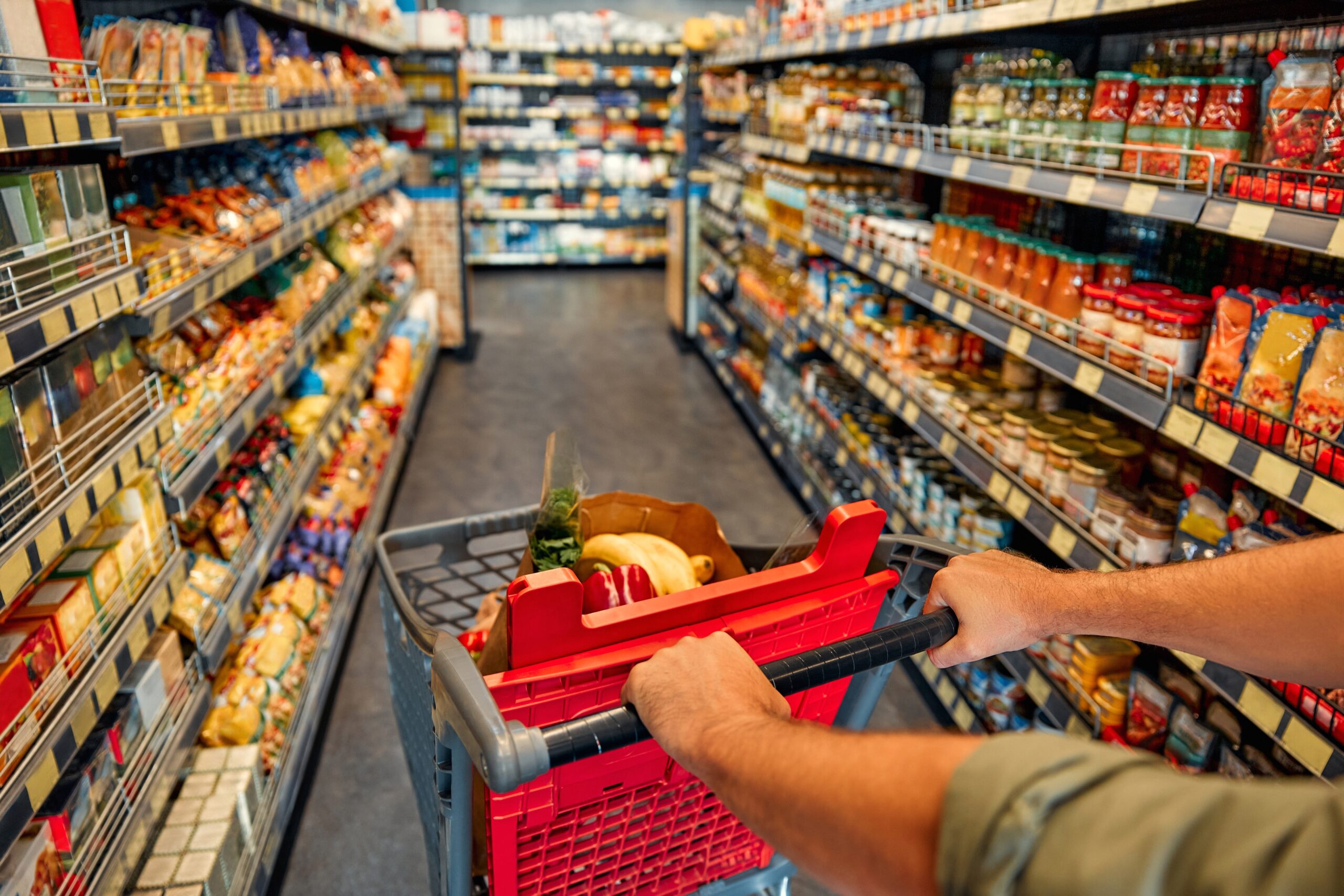 Parlamentul a prelungit plafonarea adaosului comercial la alimentele de bază până în 2026