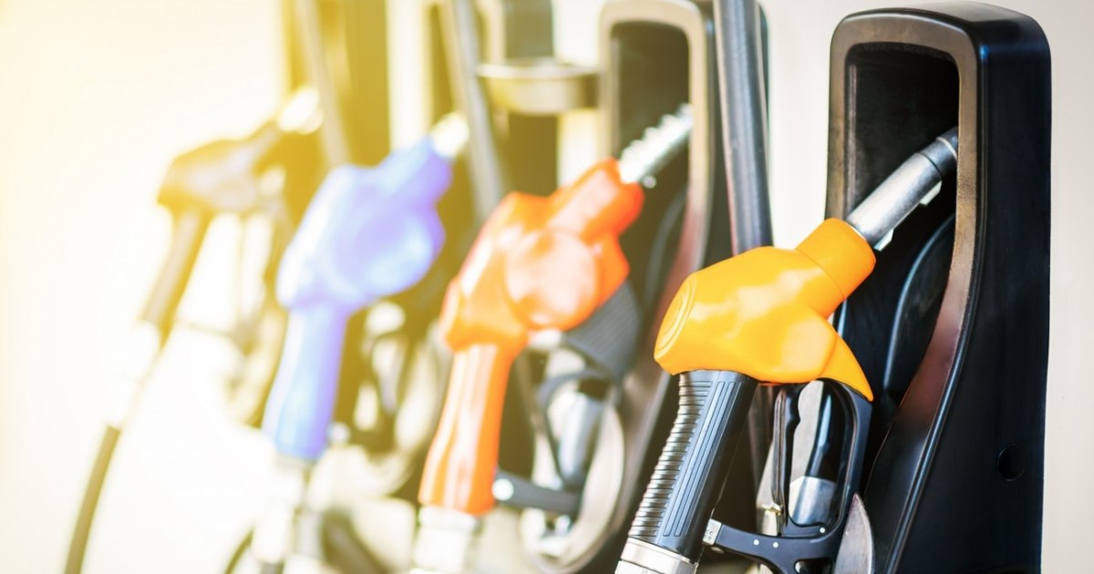 Parlamentul decide prelungirea cu trei luni a reducerii accizei la motorină și a plafonării prețurilor la carburanți