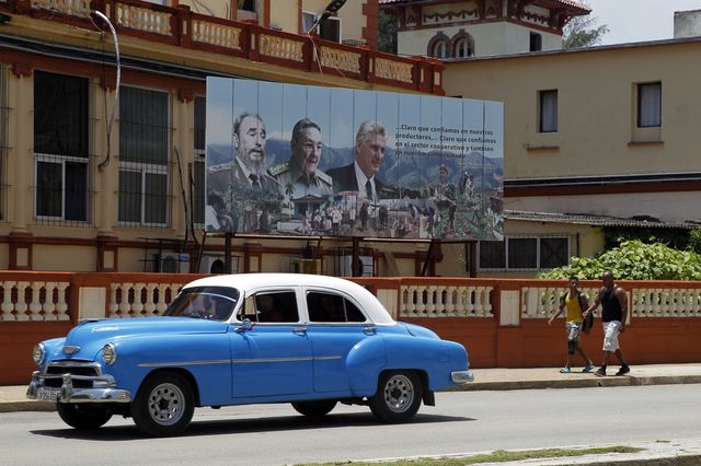 Partidul Comunist din Cuba aprobă reforme economice de piață, susținute de Raul Castro