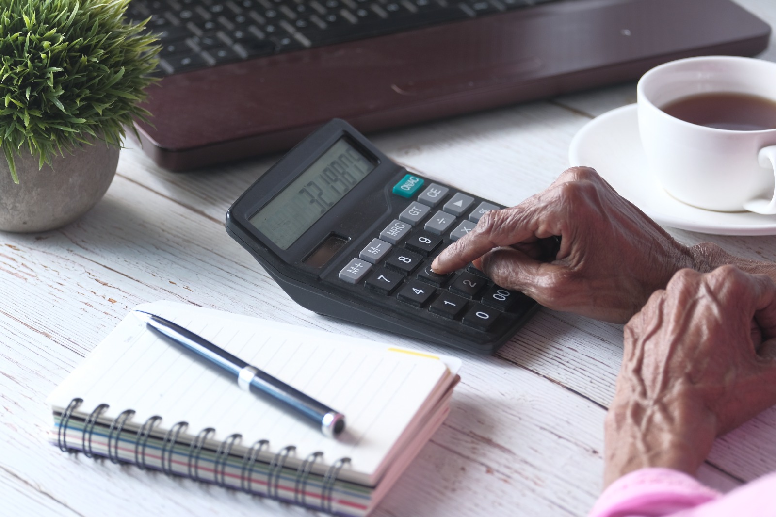 Pensionarii pot contesta decizia de pensie în 45 de zile de la comunicare