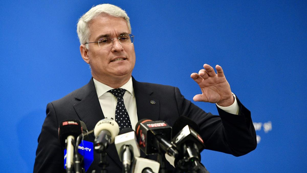 Pîslaru: Nicio scădere salarială în sectorul public prin legea salarizării, protestele sunt alimentate de manipulări politice