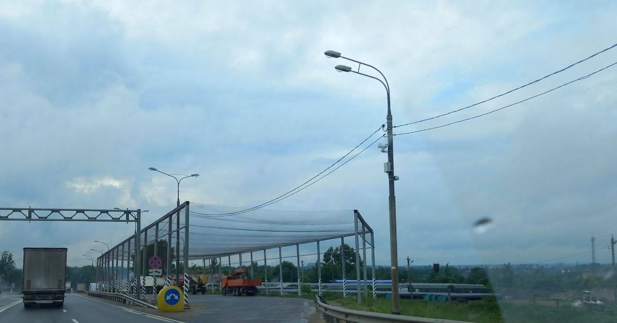 Plase antidrone instalate pe autostrada de lângă reședința lui Putin din Valdai