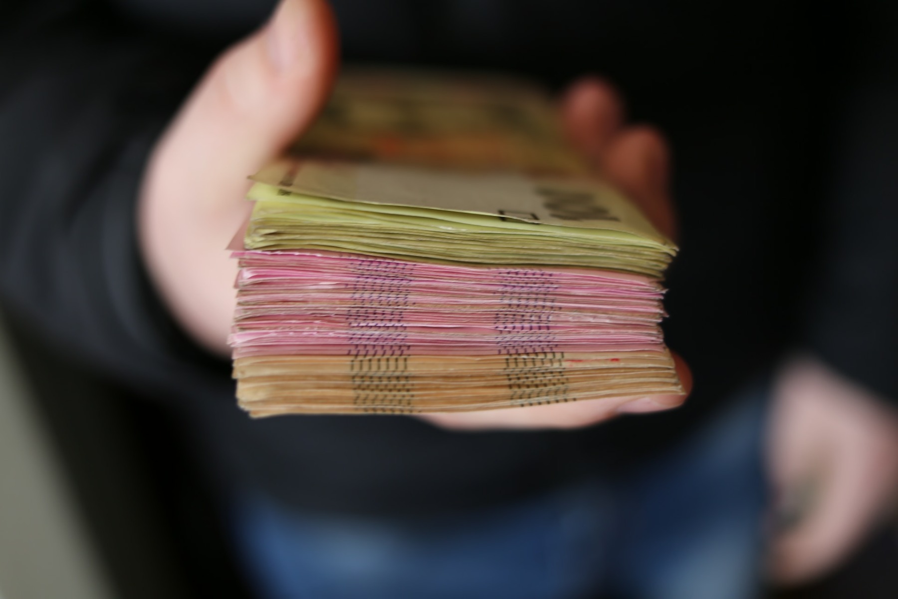 Prejudiciu de peste 31 de milioane de lei într-un dosar de delapidare, evaziune și spălare a banilor în Prahova. Șase persoane, duse la audieri
