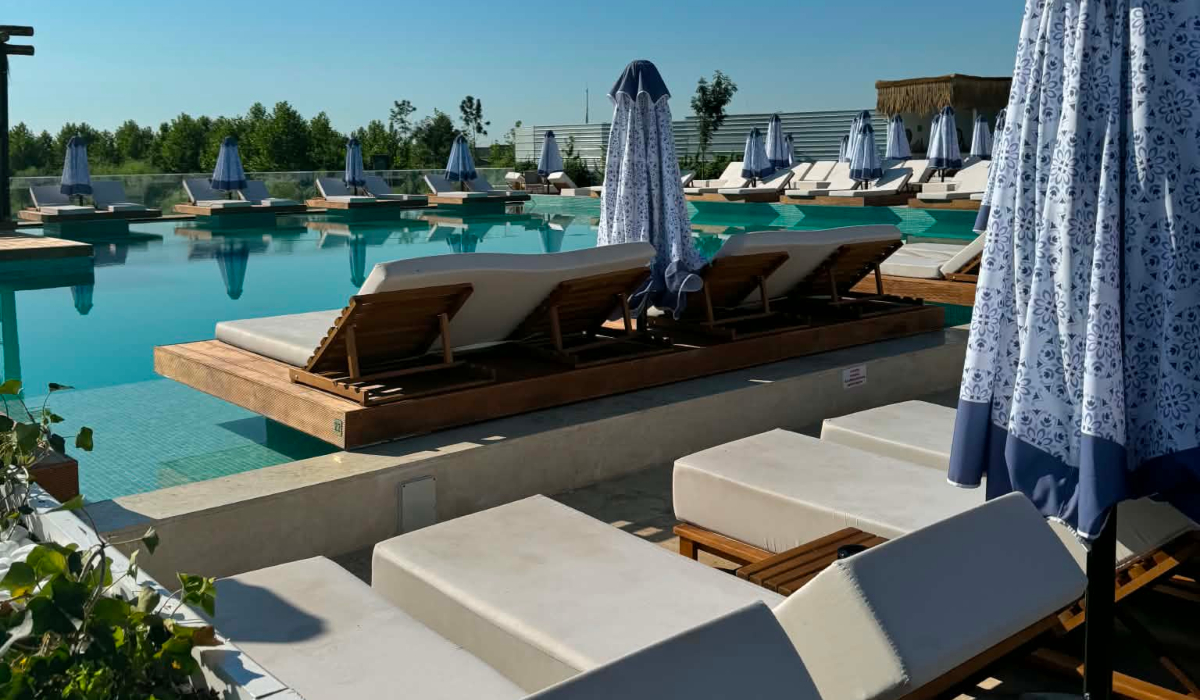 Prețurile la piscine în marile orașe din România în vara lui 2026: de la 20 la 400 de lei
